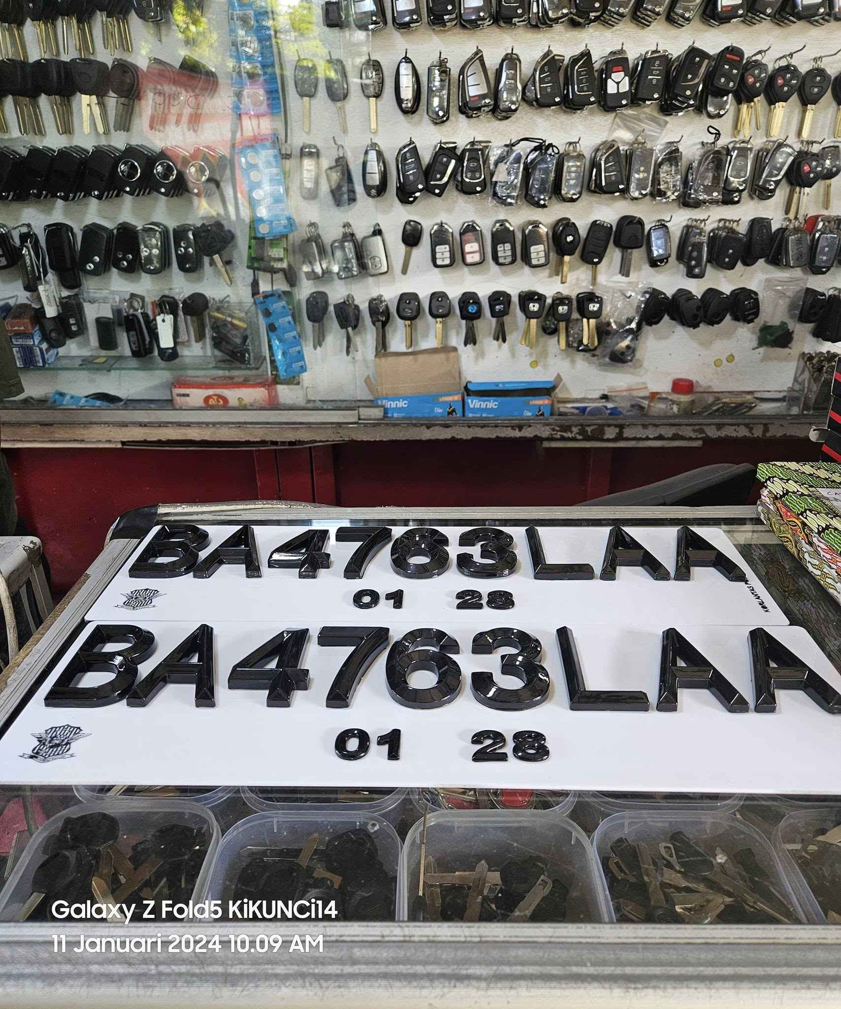 Plat Nomor Mobil Mewah Custom 12