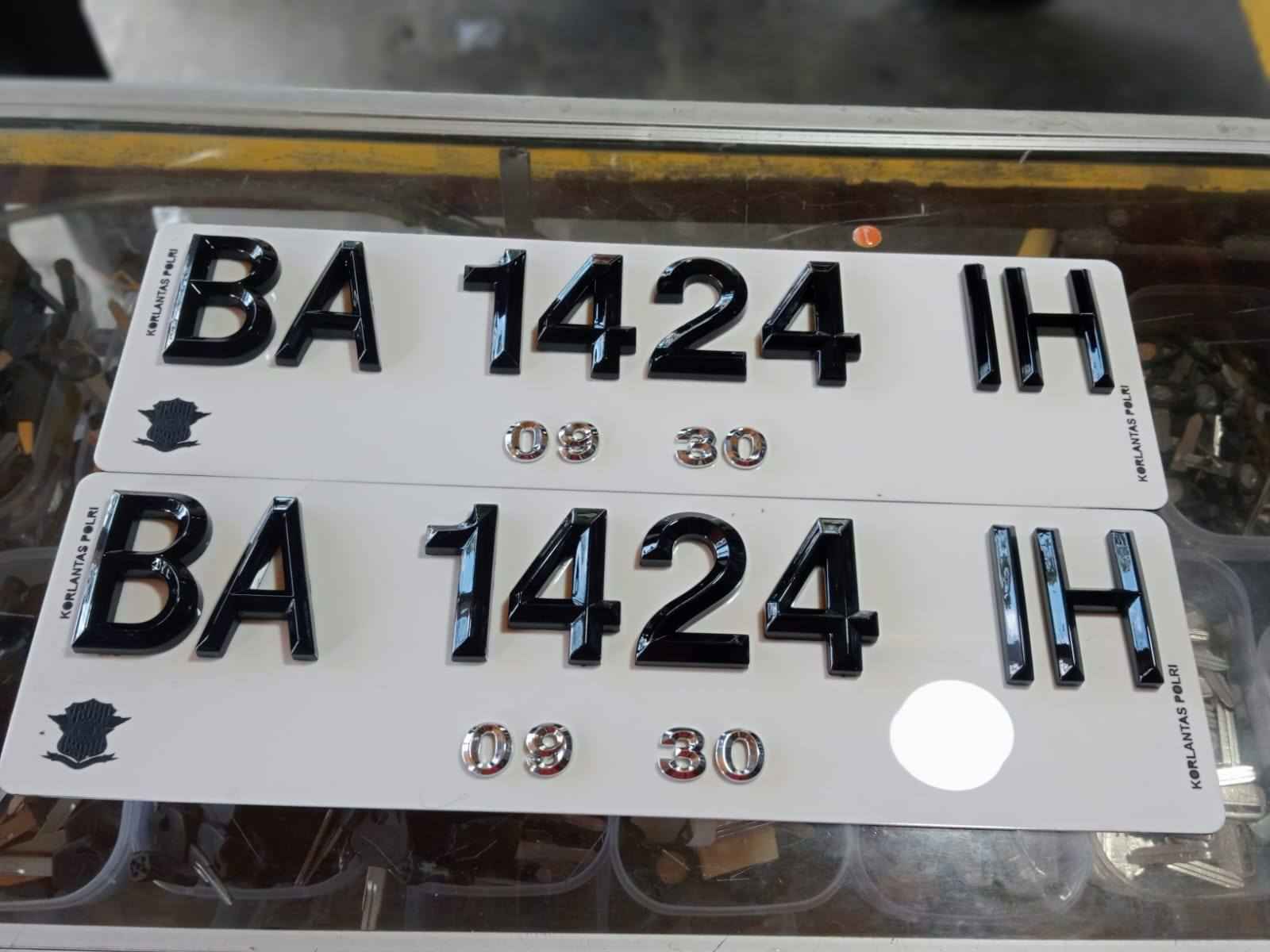 Plat Nomor Mobil Mewah Custom 15