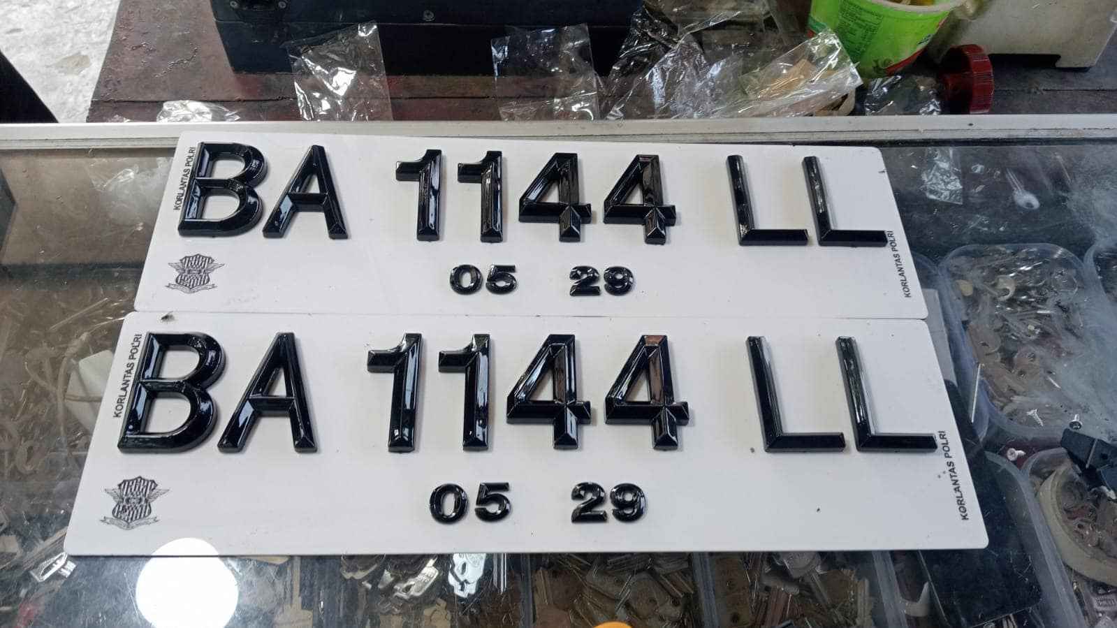 Plat Nomor Mobil Mewah Custom 3